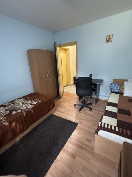 Apartament cu 2 camere semidecomandat în Calea București