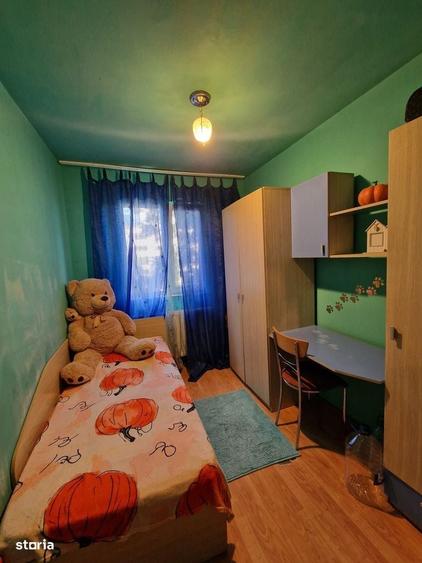 Apartament cu 3 camere semidecomandat în Șagului