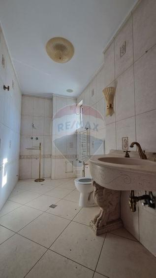 Birou, de 1,054 mp, în Sisești