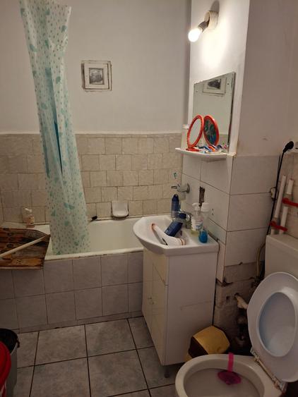 Apartament cu 3 camere decomandat în Est