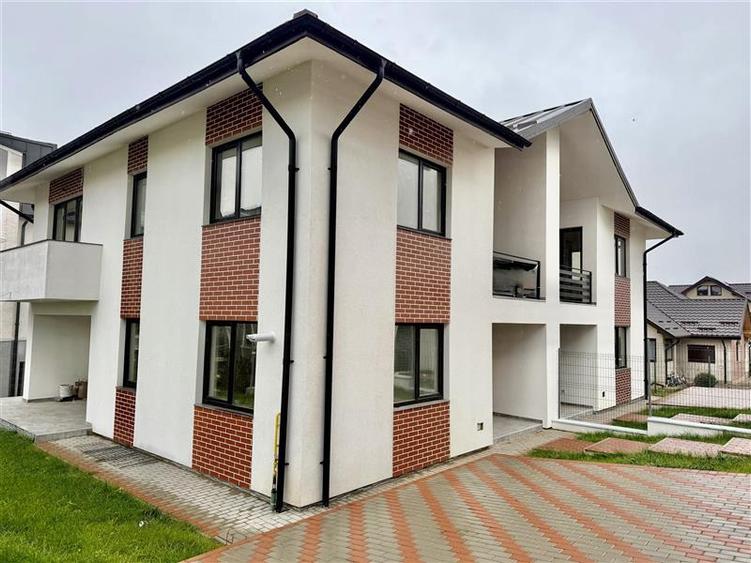 Duplex cu 4 camere cu Teren 250 Mp în Galata
