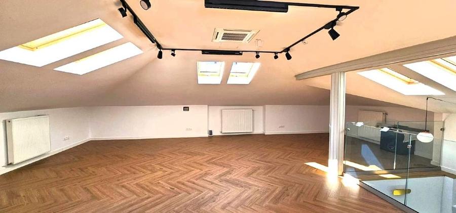 Casă individuală cu 7 camere cu Canalizare în Unirii