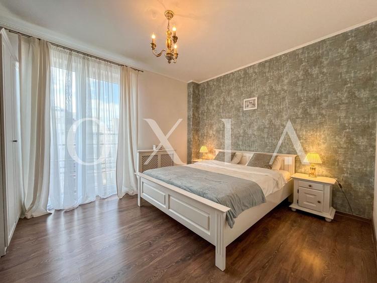 Apartament cu 3 camere semidecomandat, mobilat în Torontalului