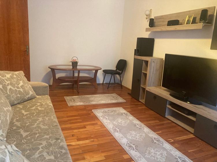 Apartament cu 3 camere decomandat în Colentina