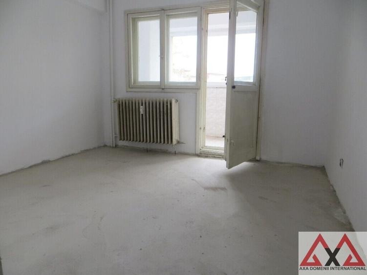 Apartament cu 4 camere decomandat în Iancului
