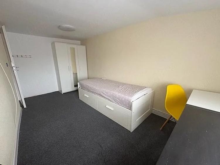 Inchiriez apartament et 4 - 3