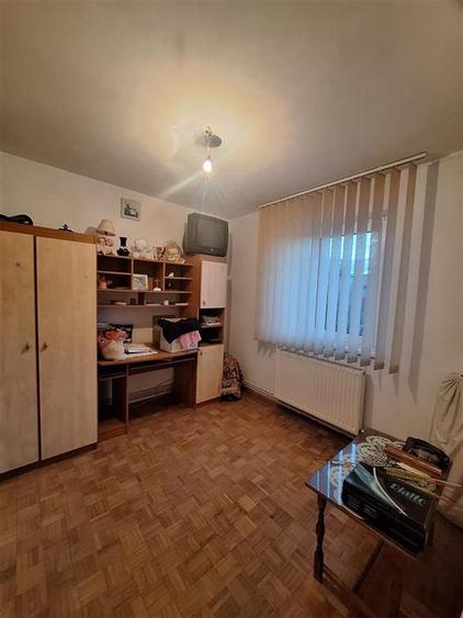 Apartament cu 2 camere semidecomandat în Gemenii