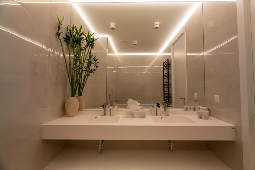 Apartament cu 3 camere decomandat în Exterior Vest