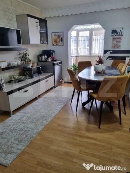 Apartament cu 3 camere decomandat în Central