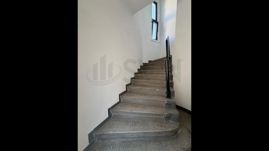 Casă cu 5 camere cu Teren 500 Mp în Central