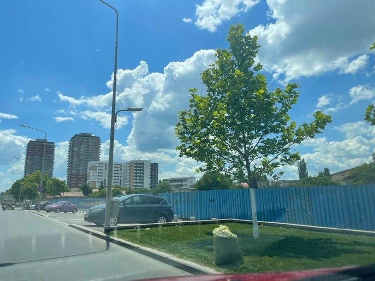 Teren Construcții intravilan de 11000 mp, în Apărătorii Patriei