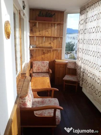 Apartament cu 3 camere decomandat în Tractorul