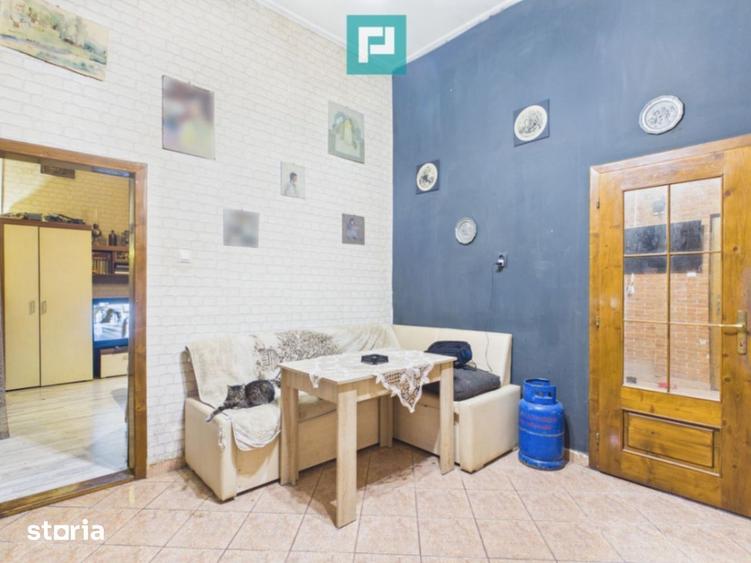 Casă cu 2 camere cu Canalizare în Central