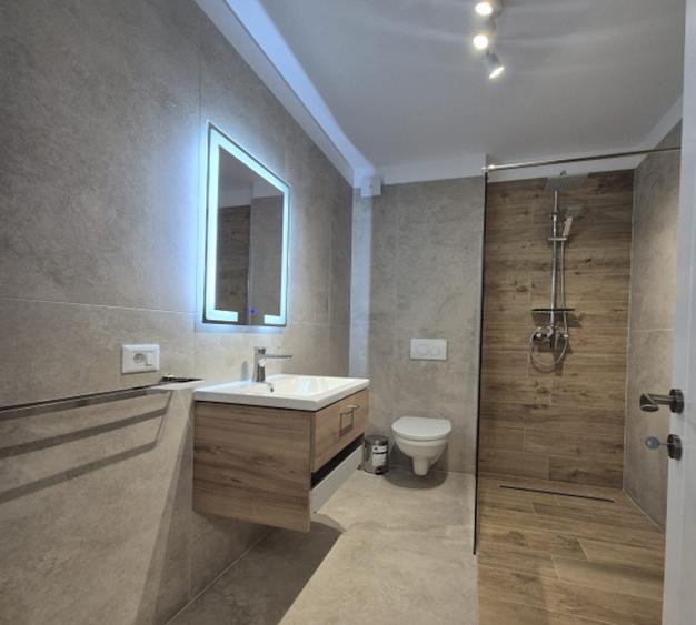 Apartament cu 2 camere decomandat, mobilat în Cetate