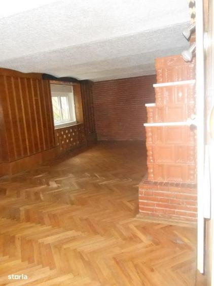 Casă cu 4 camere cu Teren 296 Mp în Tipografilor