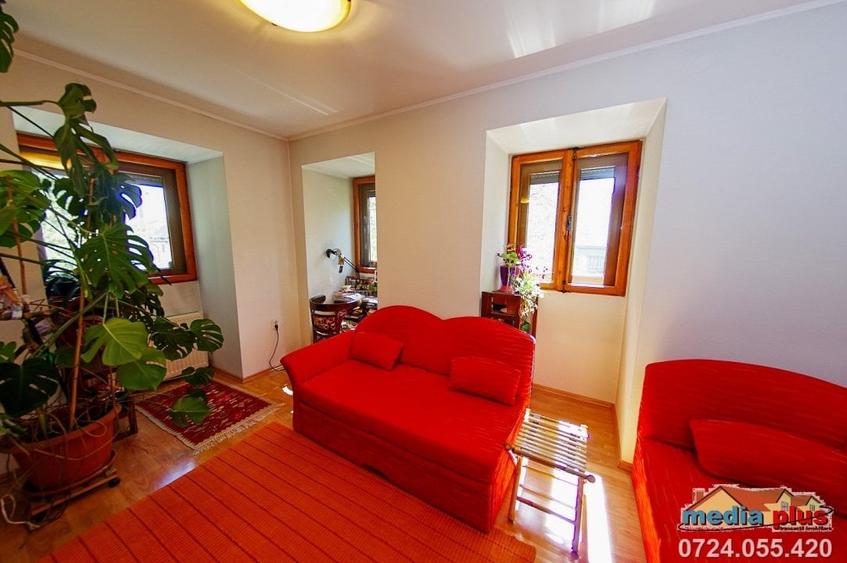 Casă individuală cu 9 camere cu Teren 388 Mp în Piața Centrală