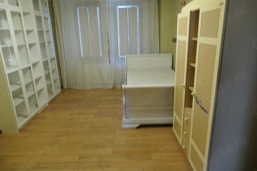 Apartament cu 4 camere decomandat în Central