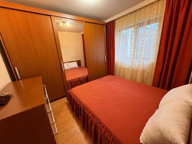 Apartament cu 3 camere semidecomandat în Girocului