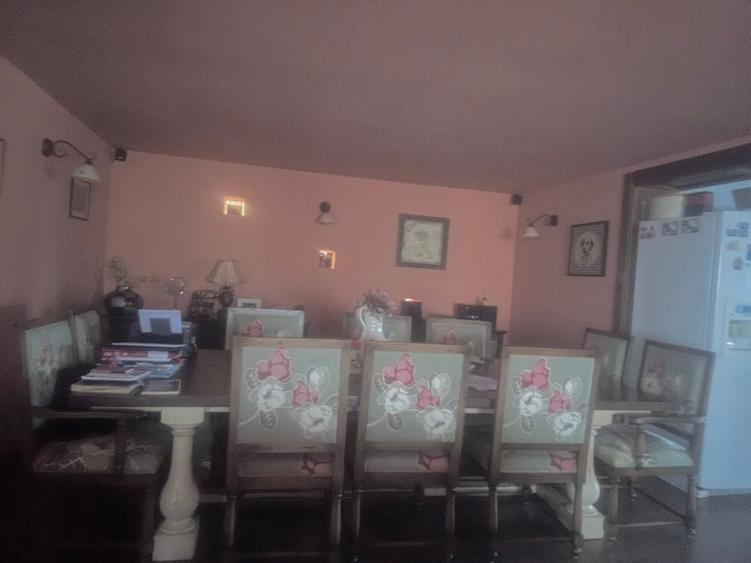 Casă individuală cu 5 camere cu Canalizare în Pieții