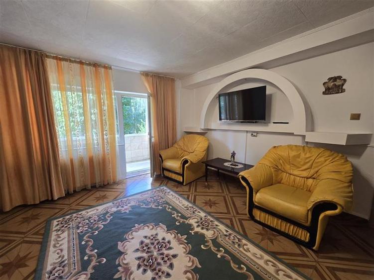 Apartament cu 3 camere decomandat, mobilat în Noua