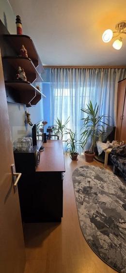Apartament 4 camere, 4 balcoane,an 1984, 75 mp, zona Blv Bucuresti - 10