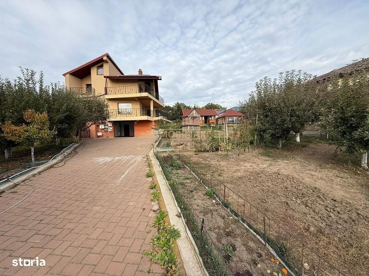 Casă cu 4 camere cu Teren 1394 Mp în Central