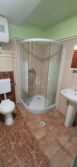 Casă individuală cu 5 camere cu Canalizare în Central