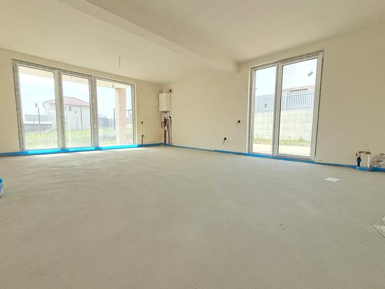 Duplex cu 5 camere cu Teren 400 Mp în Chinteni