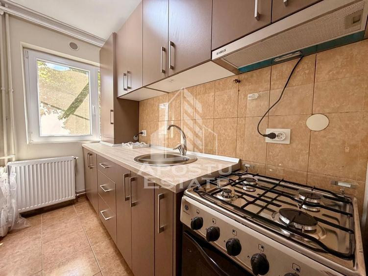 Apartament cu 2 camere semidecomandat, mobilat în Take Ionescu