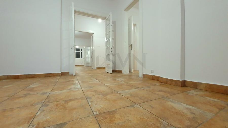 Apartament cu 4 camere decomandat în P-ța Romană
