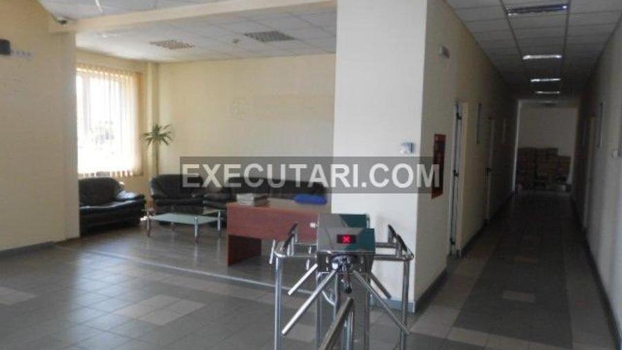 Spațiu comercial, de 5,500 mp, în Central