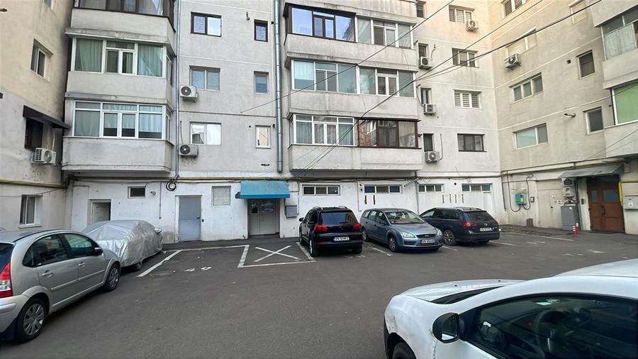 Spațiu comercial, de 223 mp, în Central