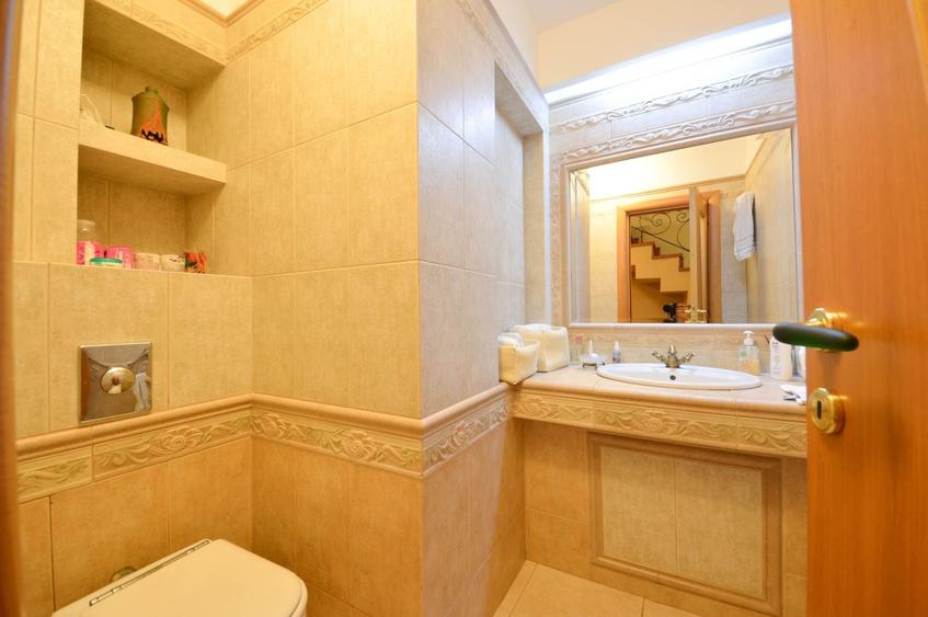Casă individuală cu 6 camere cu Canalizare în Herăstrău