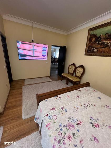 Casă cu 6 camere cu Teren 2000 Mp în Bârnova
