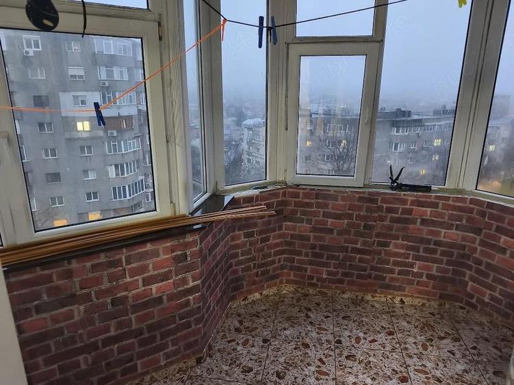 Apartament cu 3 camere decomandat în Trocadero