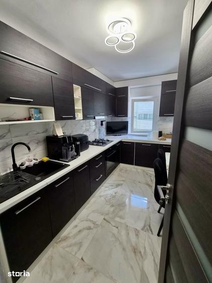 Apartament cu 4 camere decomandat în Central