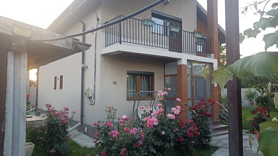 Casă cu 4 camere cu Teren 675 Mp în Central