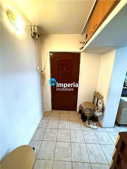 Apartament cu 3 camere semidecomandat în Alexandru cel Bun