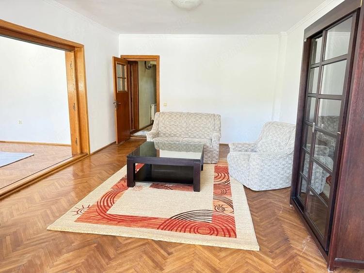 Casă cu 10 camere cu Teren 1200 Mp în Central
