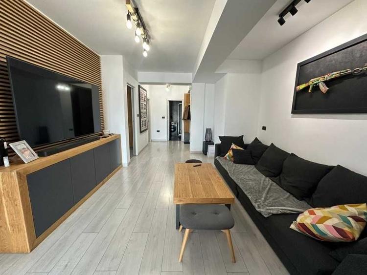 Apartament cu 3 camere decomandat în Exterior Vest
