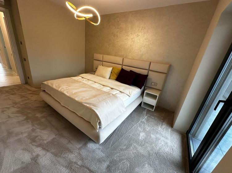 Apartament cu 4 camere decomandat, mobilat în Iancu Nicolae