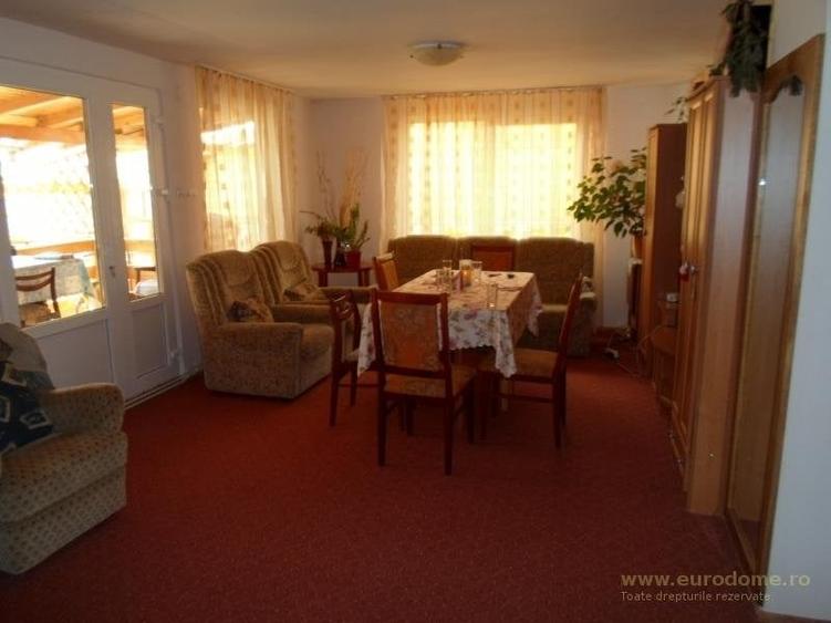 Duplex cu 7 camere cu Canalizare în Central