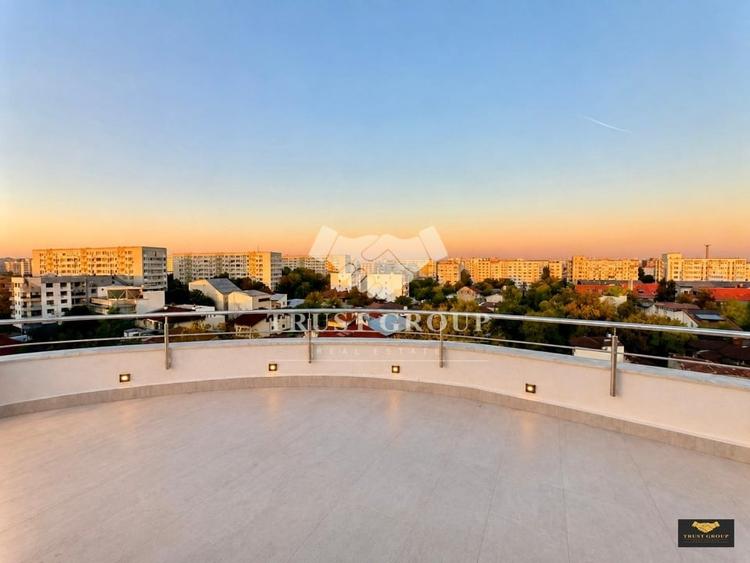Penthouse cu 3 camere decomandat în Mihai Bravu