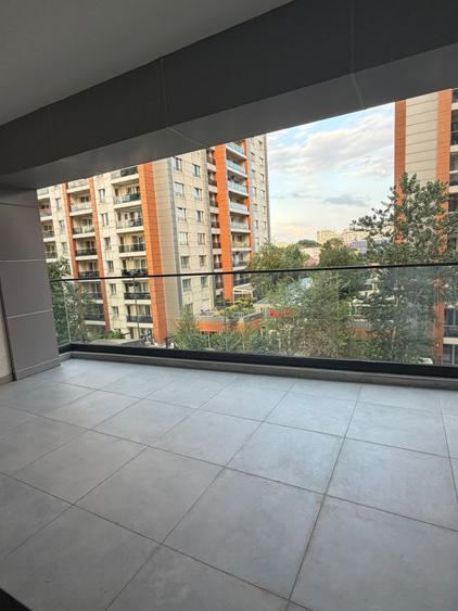 Apartament cu 3 camere semidecomandat, mobilat în Dristor