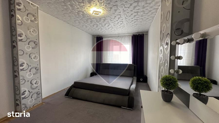 Apartament cu 3 camere decomandat în Sud