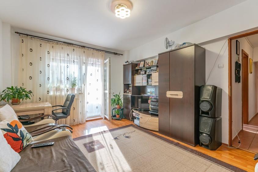 Apartament cu 4 camere decomandat, mobilat în Răcădău