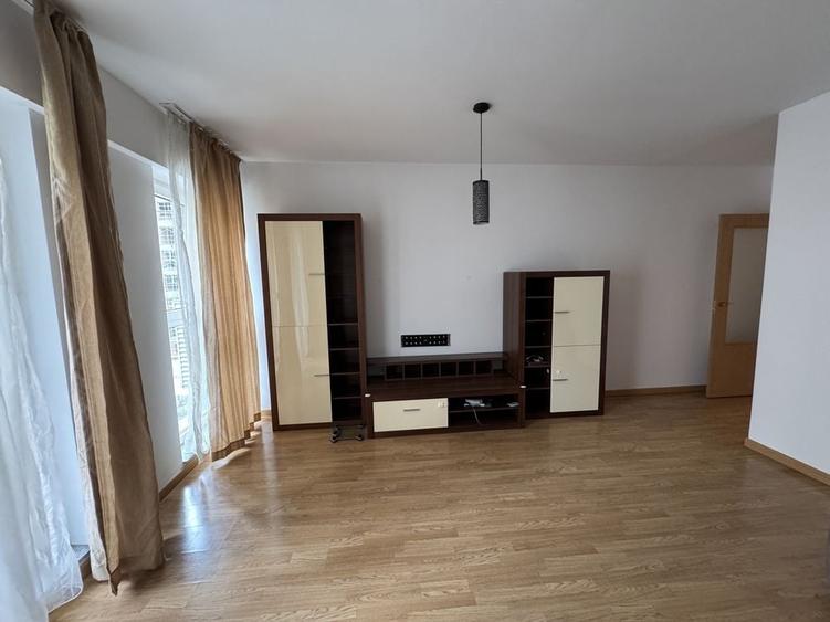Apartament cu 3 camere decomandat în Basarabia