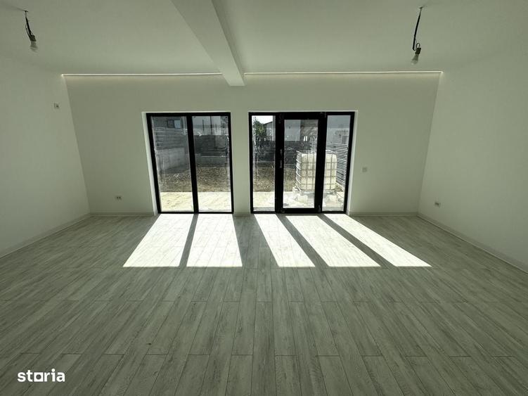 Casă cu 4 camere cu Teren 250 Mp în Bucium