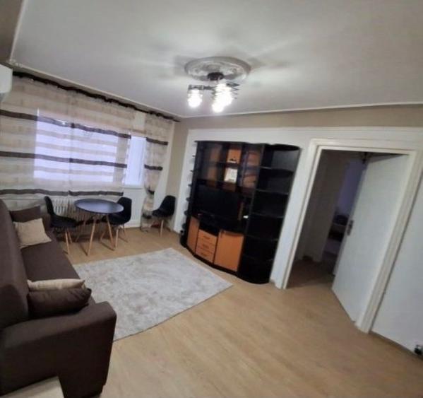 Apartament cu 2 camere semidecomandat, mobilat în Podul de Piatră