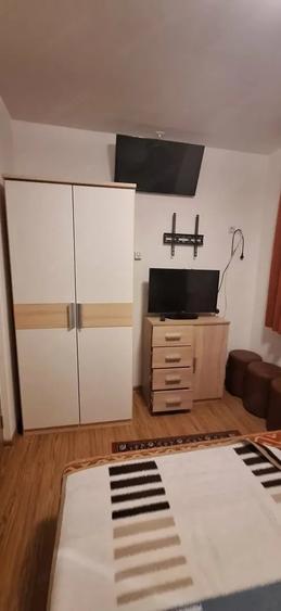 Apartament cu 3 camere decomandat în Astra